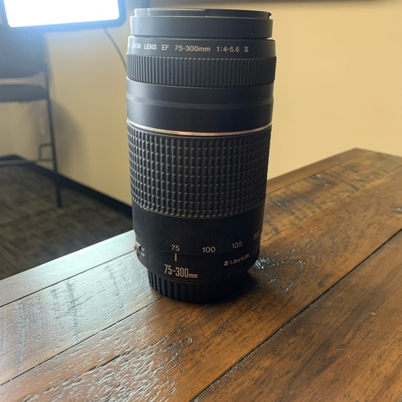 Canon Black and Silver Telephoto Lens - Picture 10 of 16